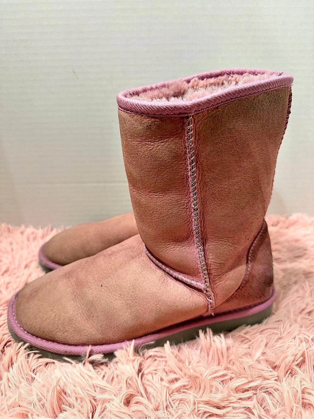 UGG Classic Short II Women's Pink Winter Boots Size 8 EUC